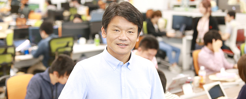 宮坂学、従業員とともに