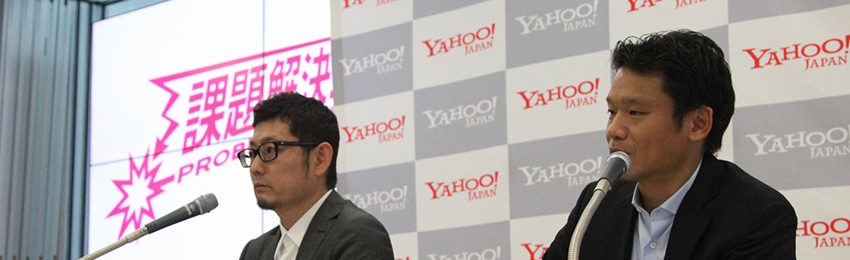 株主・投資家のために。宮坂代表取締役社長、大矢副社長執行役員が株主総会でマイクを前に話す写真。