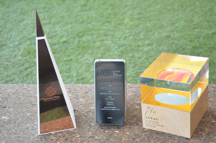 トロフィーの写真 左:Spikes Asia、中央:コードアワード、右:広告電通賞