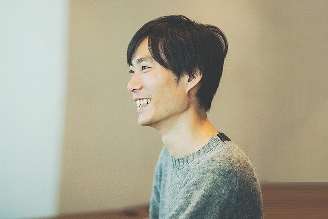 インタビュー 岡元 秀憲 メインビジュアル