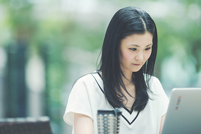 オフィスでの 松本 直弥
