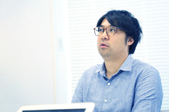 インタビューに答える 宇野 秀平