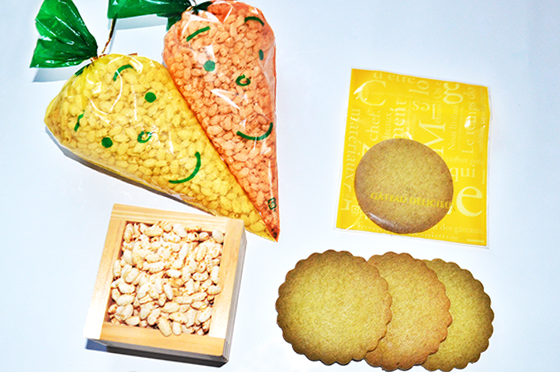 写真:ワカメ入り玄米クッキー&玄米ポン菓子
