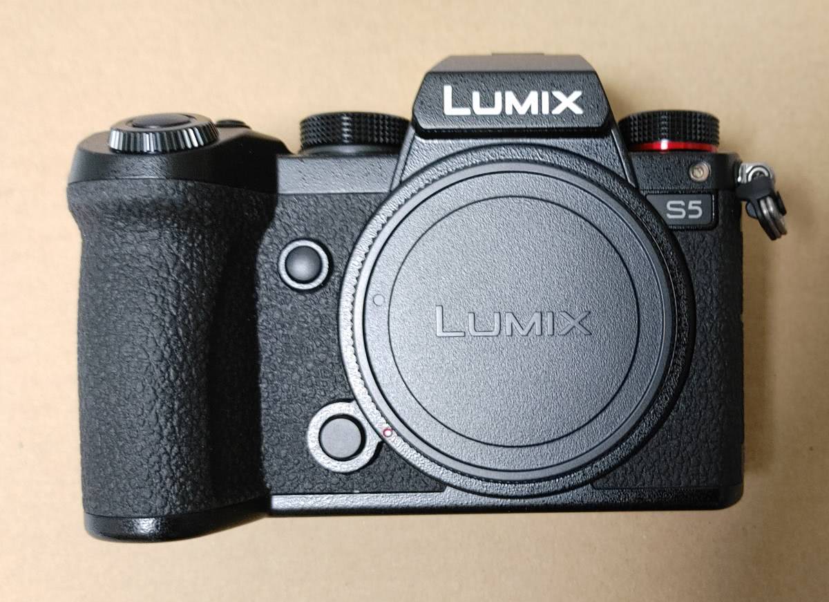 LUMIX DC-S5