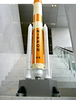 で、でかすぎる! ただの大きなロケット模型ではない!