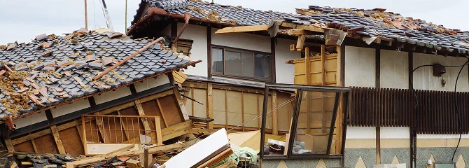 倒壊した建物の写真