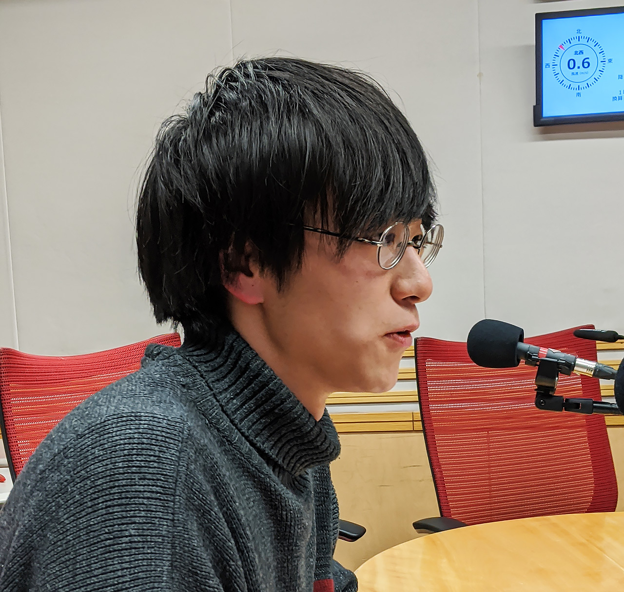 文化放送内のスタジオにて、イノカCEOの高倉葉太さん