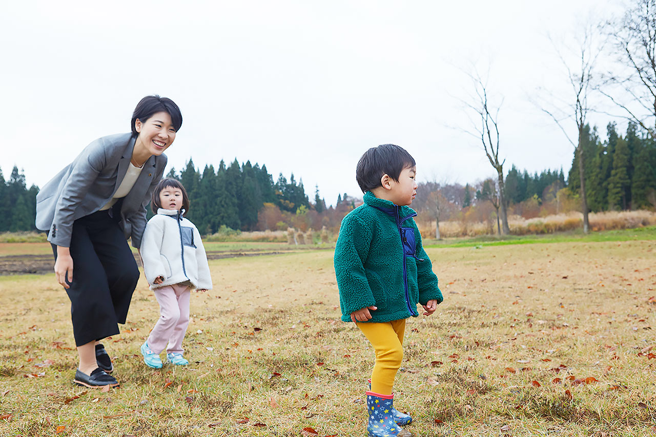 数少ない自分の時間は子どもにあてる(桑原さん提供 撮影:吉澤健太)
