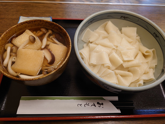 郷土料理「ひもかわうどん」