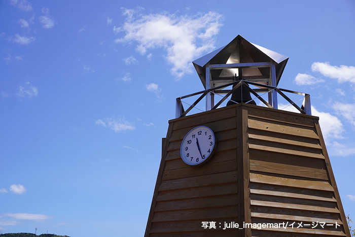 道の駅「おながわ」のきぼうの鐘と青空、宮城県女川町