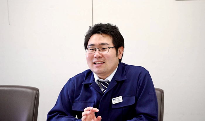 「好きなことが仕事にできていることは幸せ」と笑顔で語る竹前直(あたる)さん