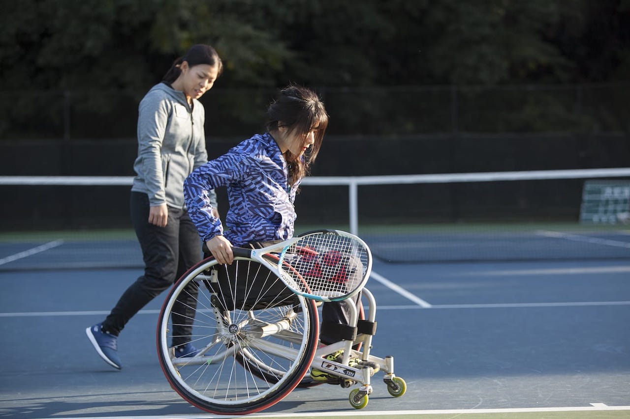 体験の先のおもしろさへ！――仮面女子・猪狩ともかが車いすテニスにガチチャレンジ！ - コトナル - Yahoo! JAPAN