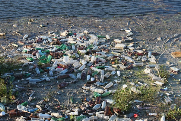 海洋プラスチック問題を7つの視点から考える