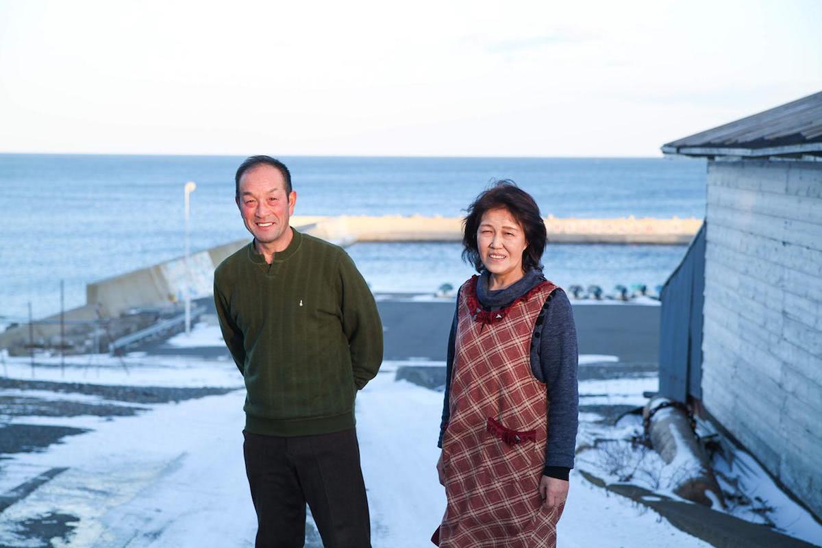 えりも漁協女性部連絡協議会会長の川﨑尚子さんと夫の幸一さん