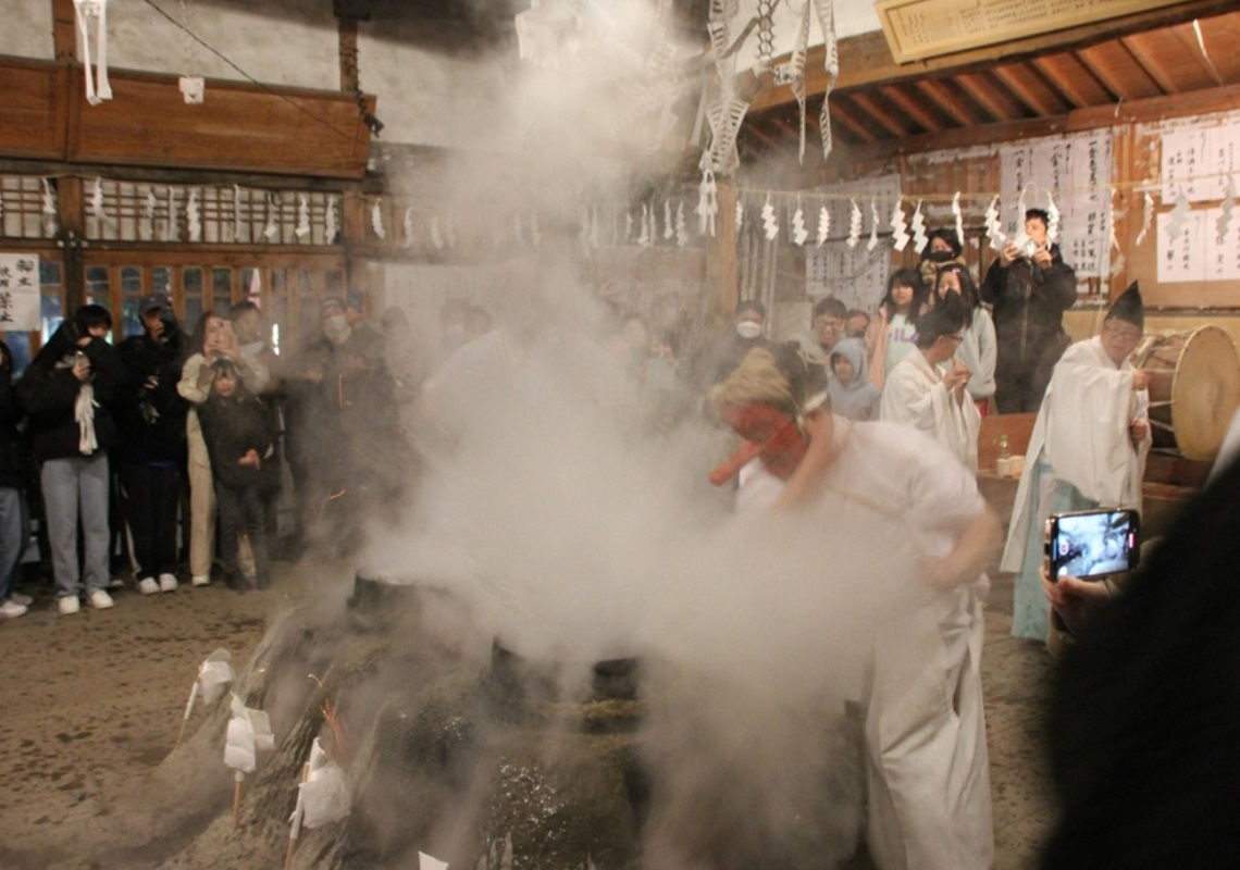 霜月祭の湯切り