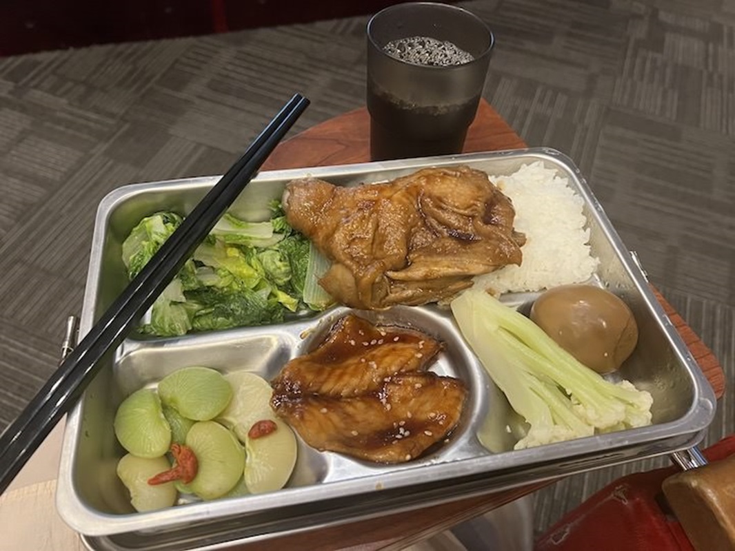 とあるフォーラムで提供された食事は、ステンレスのお弁当箱に入っていた。