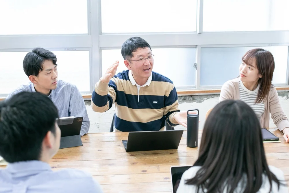 「フェローシップ・プログラム」では対面の他にも、オンラインも活用しながら研修を行っており、社会人が参加しやすいような配慮もされている　画像提供：認定NPO法人Teach For Japan