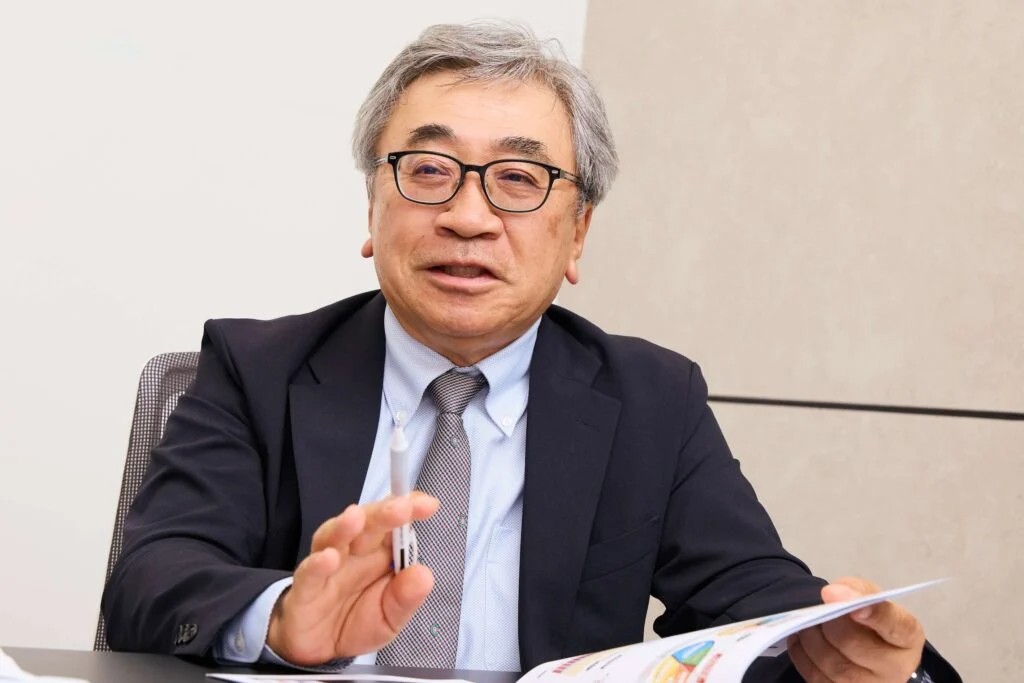 若者の献血離れについて説明する紀野さん