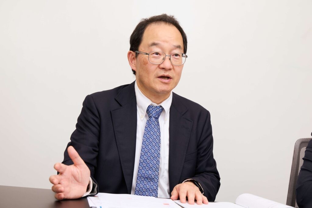 人工血液の現状について解説する松本さん