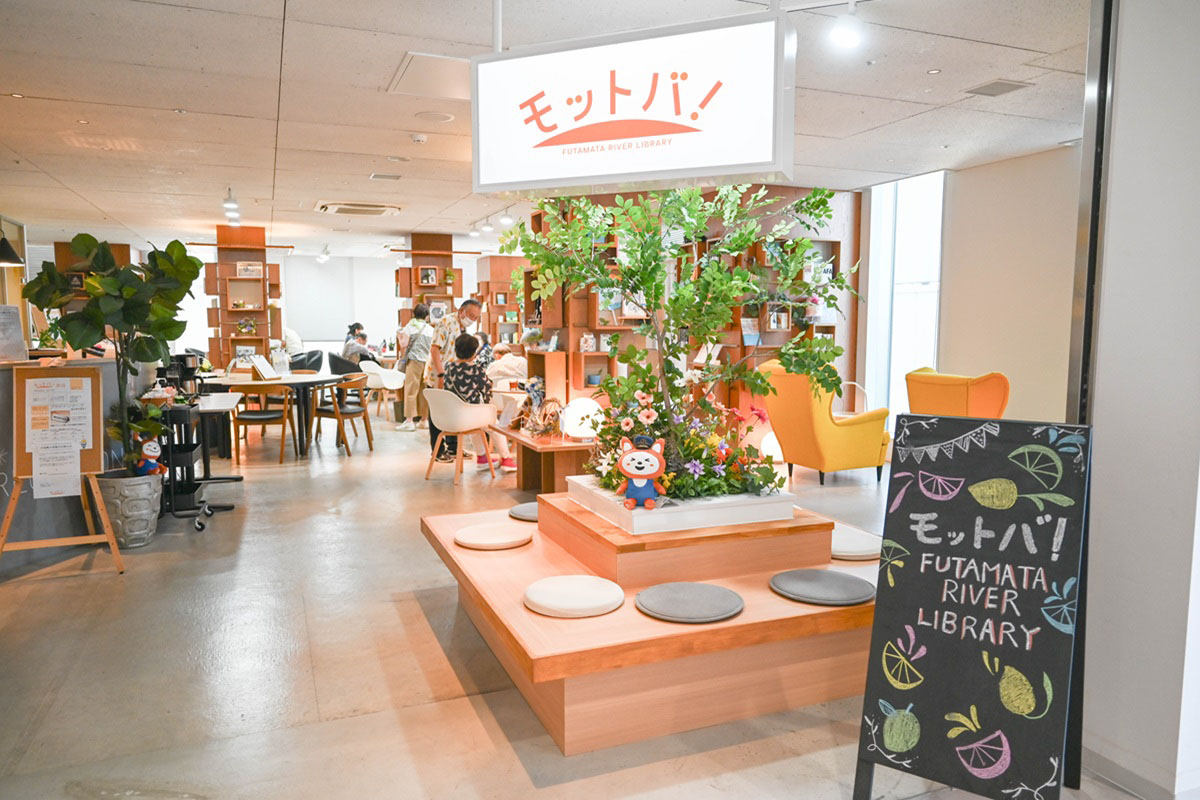 横浜市の二俣川にある多世代コミュニティスペース「モットバ!」