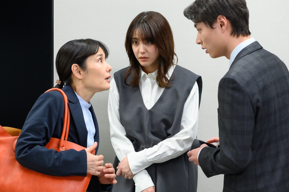 映画ではパートから正社員になった美香が年下の上司とのコミュニケーションに悩んだりと、さまざまな価値観の違いに出会うエピソードが登場する
