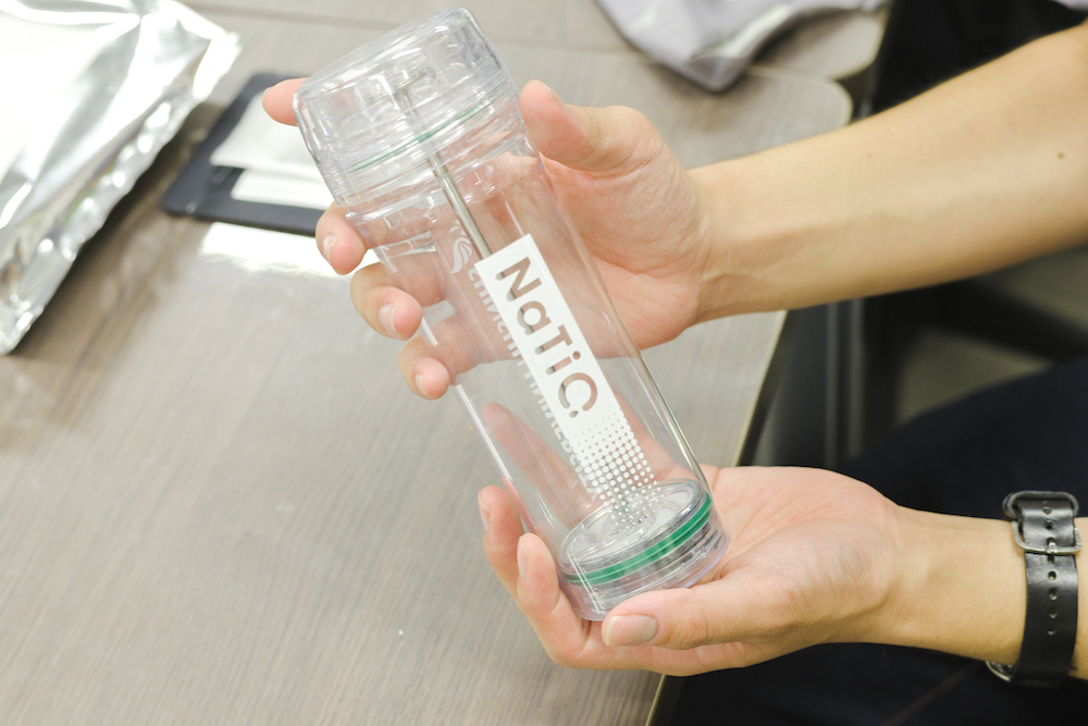 商品化された携帯型浄水ボトル「NaTiO」