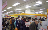 前回開催時の会場光景。人気店には長蛇の列。