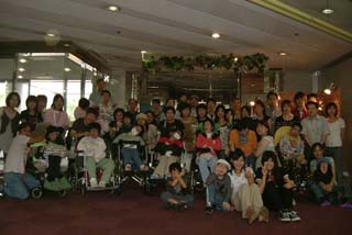 年1回のお泊り会で多くのボランティアさんと