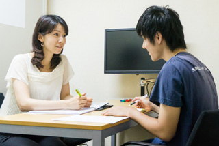 つまずいた若者とその家族を支え、社会全体で若者を支援する土壌を作ります。