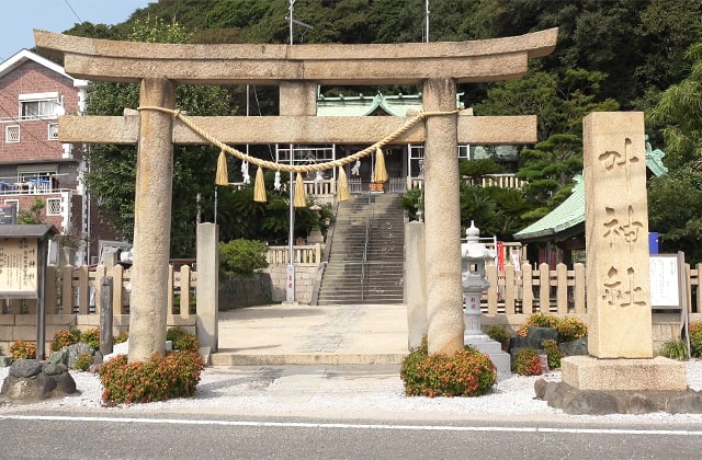 叶神社の鳥居の写真