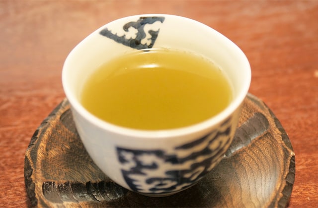 プロが淹れた一服のお茶の写真