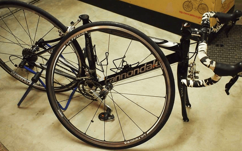 自転車を解体した写真