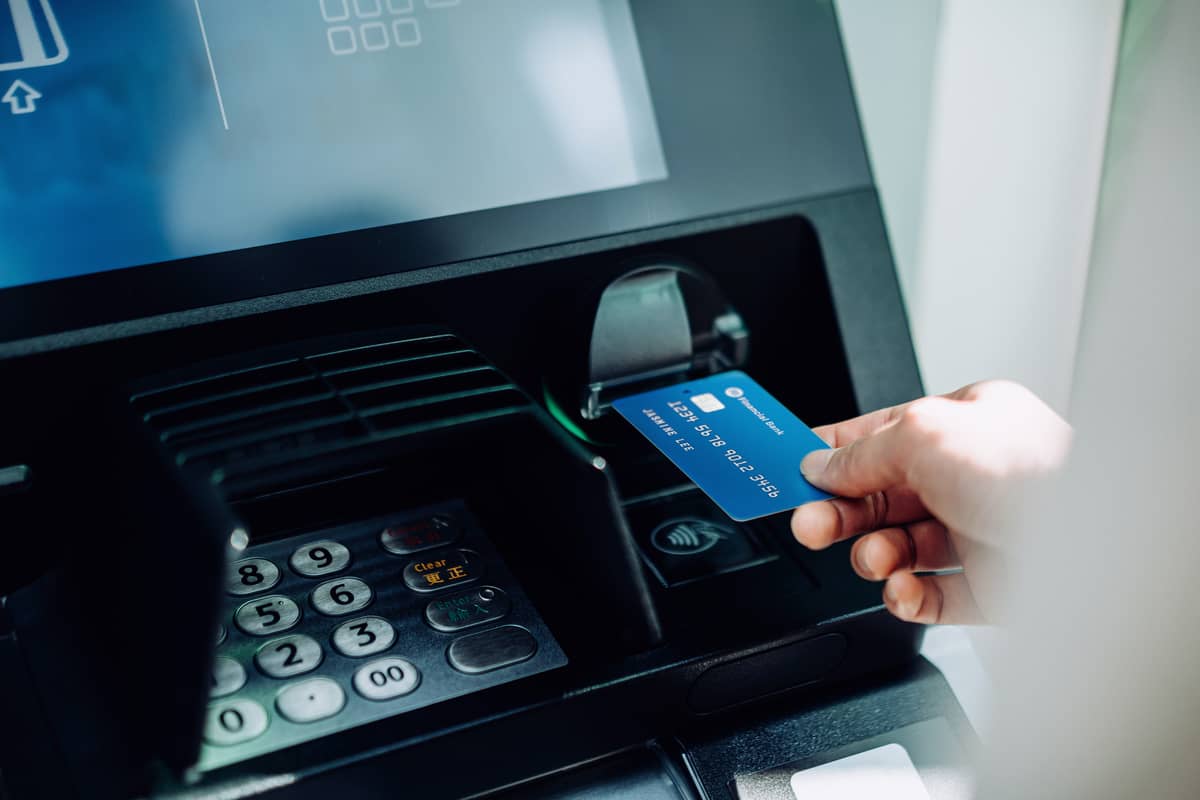 提携ATMの数は約12万台！　銀行からコンビニまで幅広く展開