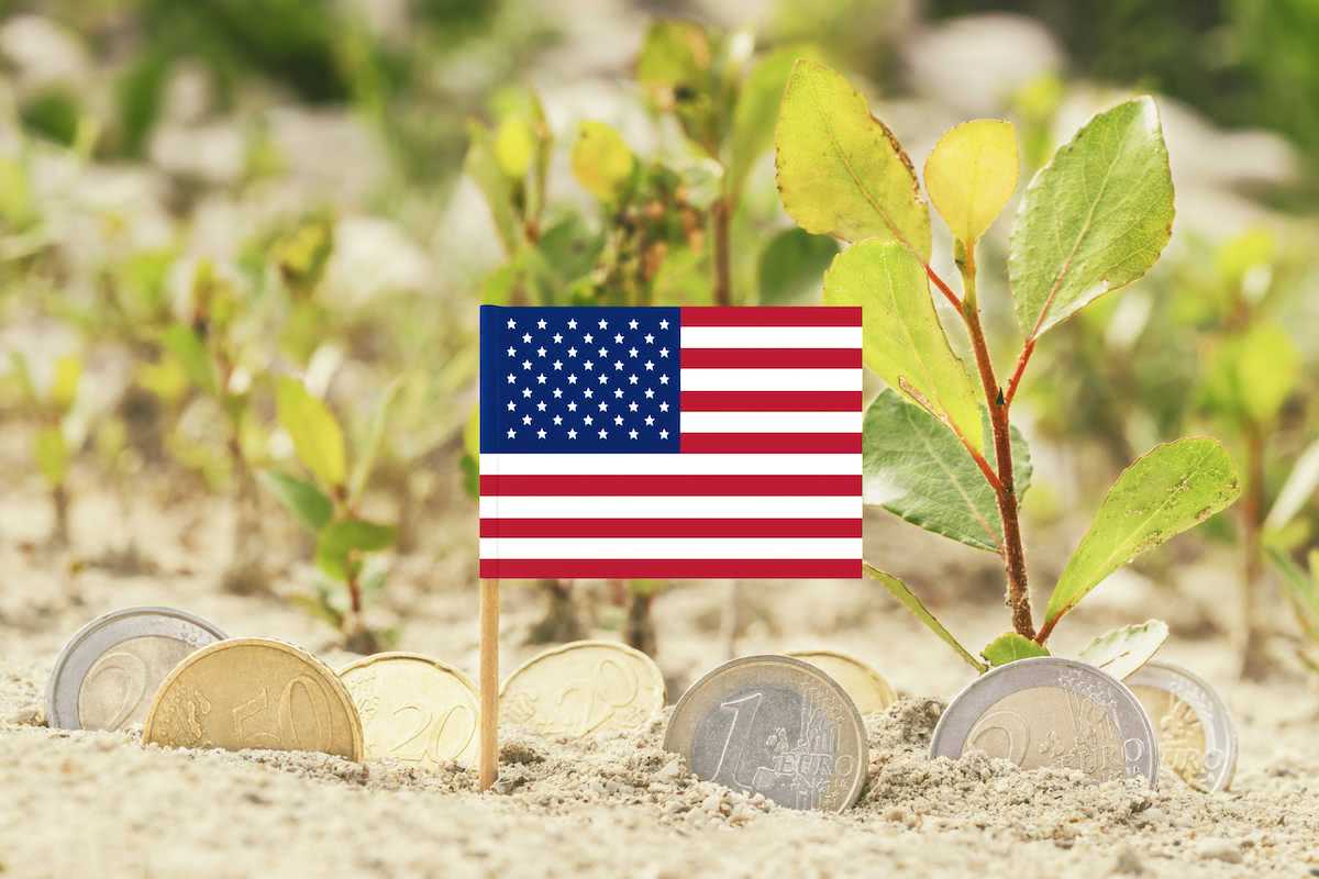 経済指標や金融政策は株価にどう影響する？ 株価への影響が大きい注目指標も紹介