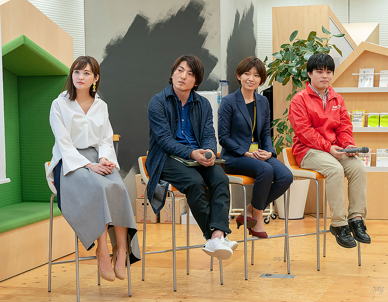 写真左から、上条百里奈さん、登嶋健太さん、黒田麻衣子さん、原口和貴さん