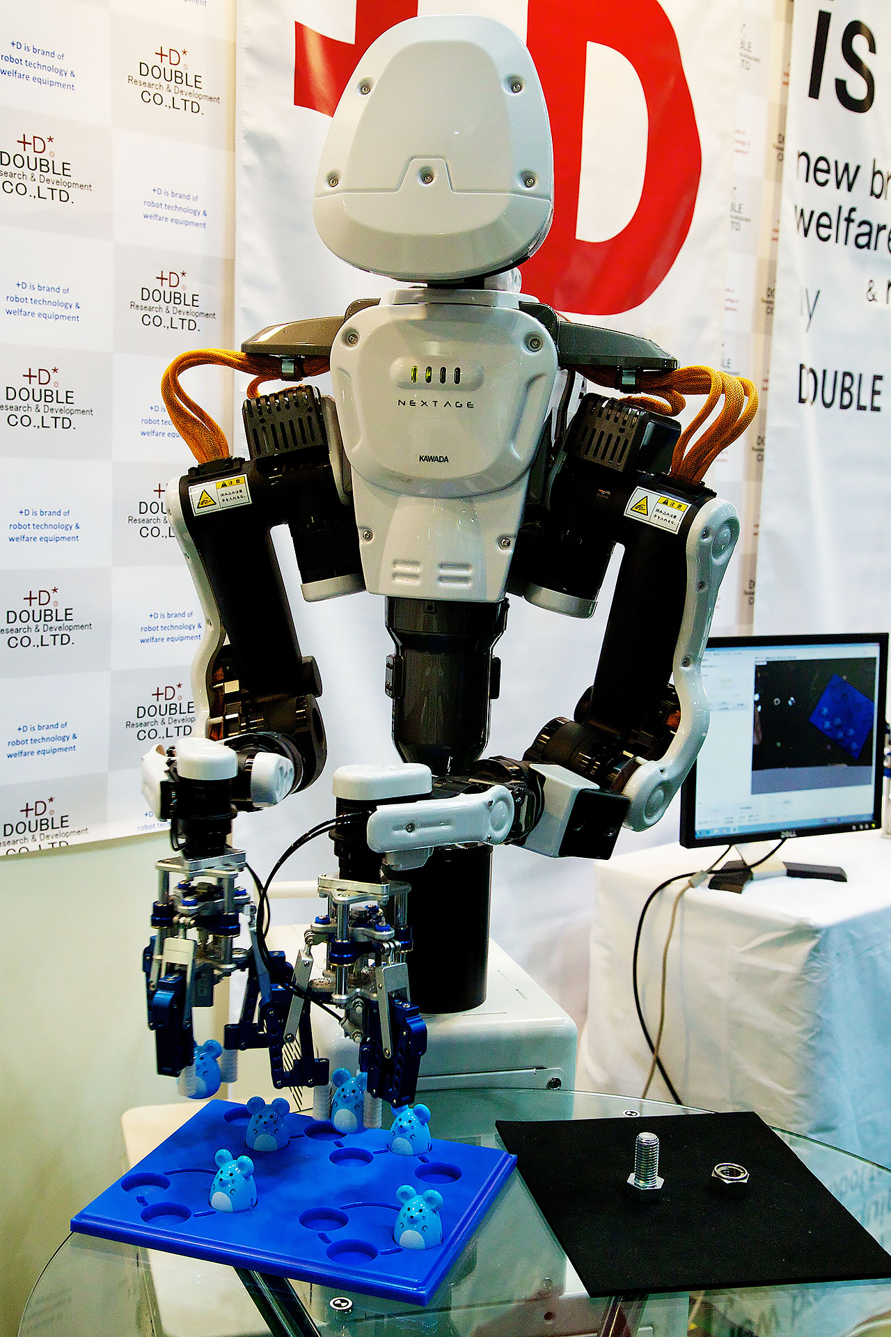 介護ロボットの需要は年々高まっている（写真：アフロ）