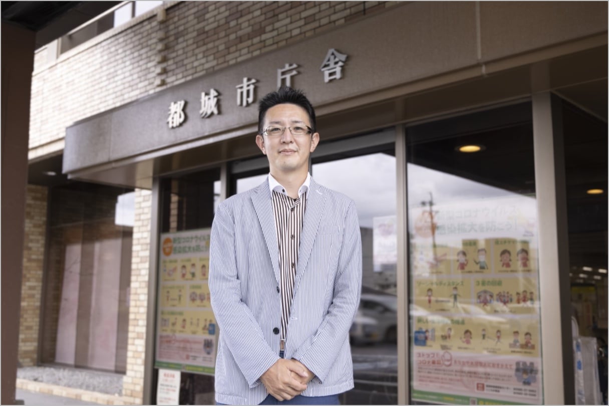 都城市庁舎入口