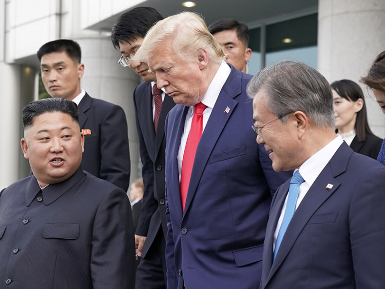米朝韓の首脳が対話 史上初