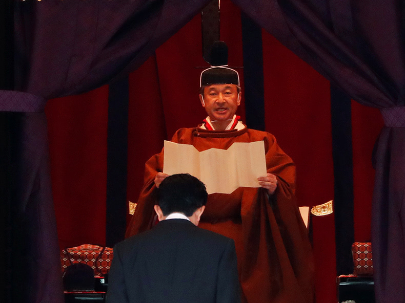 天皇陛下、即位を宣言