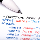 HTMLで、属性値を記述するときは「"」か「'」で必ず囲まなければならないのでしょうか？省略してはいけないのしょうか？