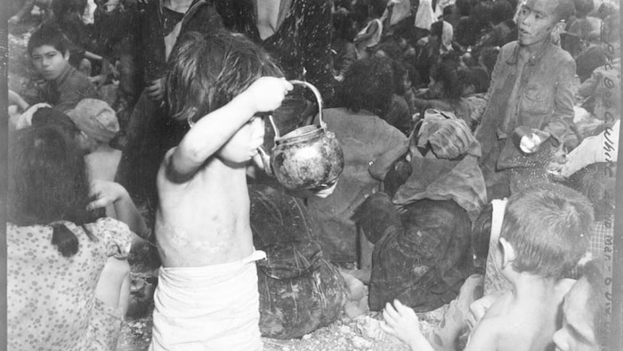 米軍に収容された子どもたち（沖縄県公文書館所蔵）