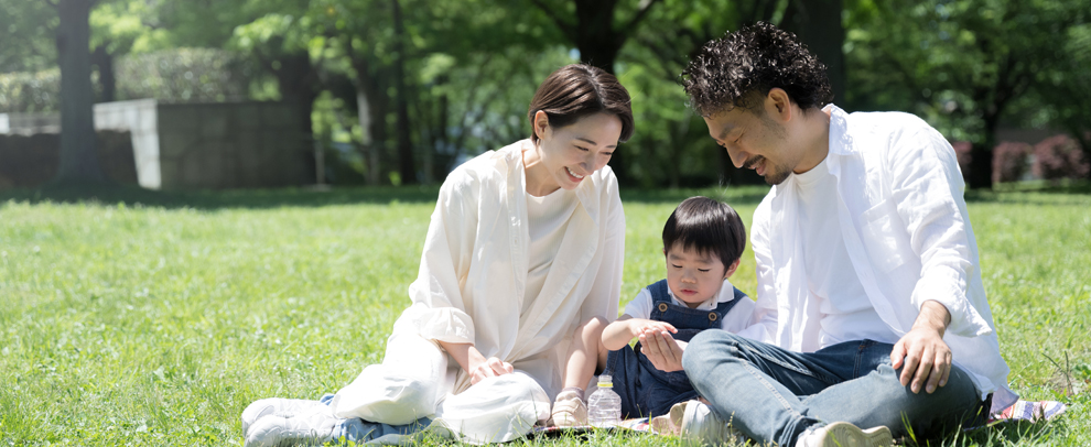 公園などでは子供と楽しむ親子を見かけることも(イメージフォト)