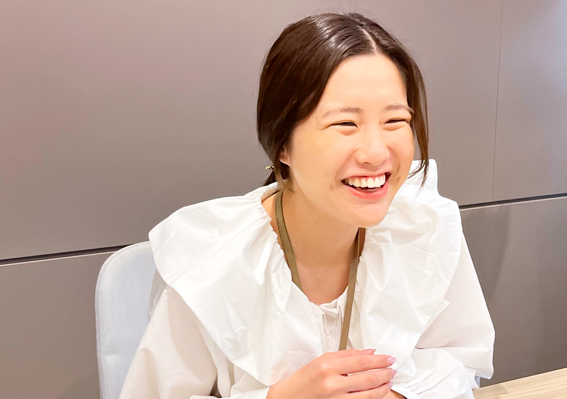 職場の近くの洋食屋がマイブームでランチでも利用していると語る広報室広報課 大久保枝里子氏