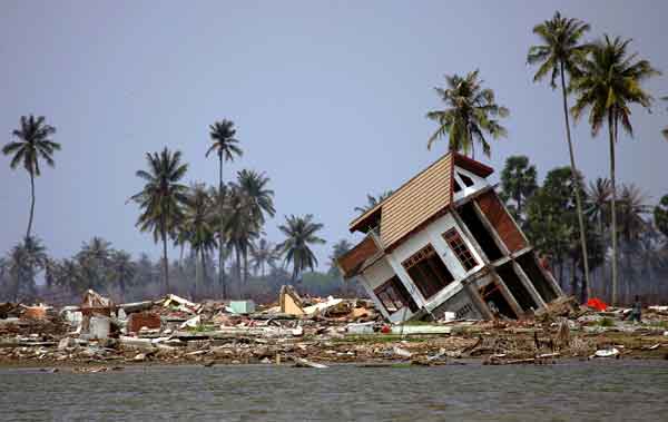 スマトラ島沖地震：12月の津波被災地（2005年４月３日）