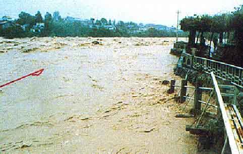 闘竜灘洪水被害状況