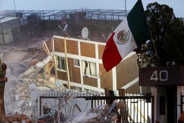 メキシコでM7.1の地震 230人以上が死亡