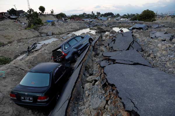 スラウェシ島で地震 津波により被害拡大
