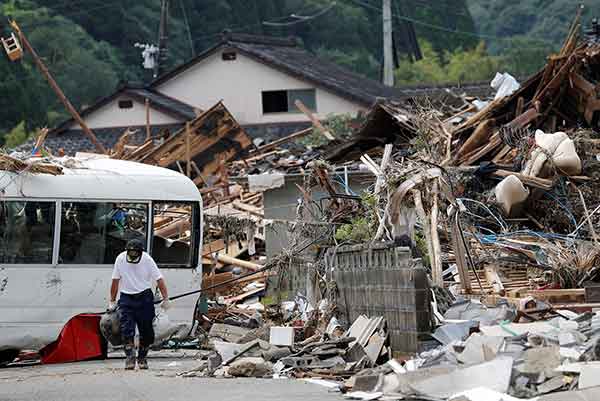壊れた家屋など＝2020年7月8日、熊本県球磨村