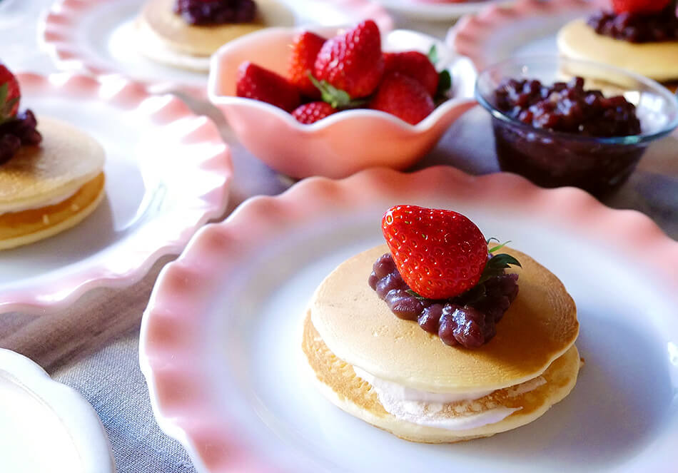 米粉パンケーキの小豆あん&イチゴのせ