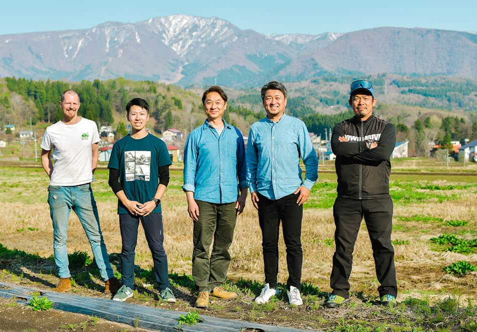 プロジェクトメンバー(左から)モーガンさん、木原翼さん、木原孝さん、岸田さん、庚さん